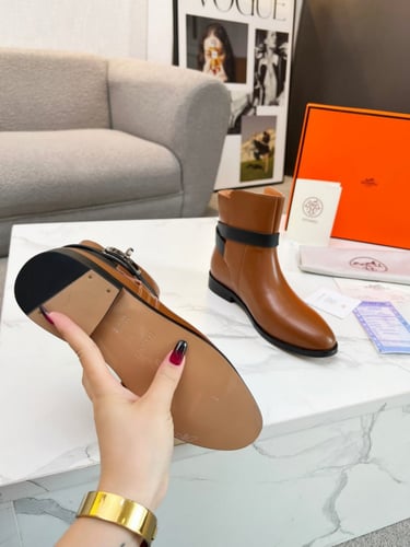 حذاء ماركة ‏Hermès