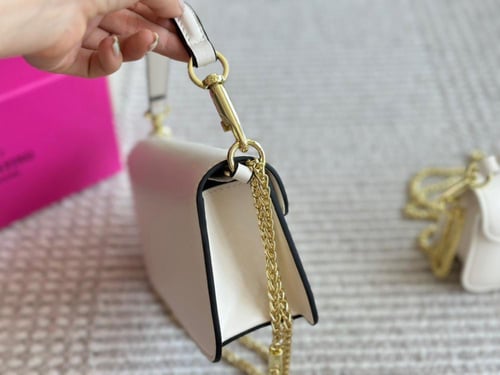 شنطة نسائية ماركة Valentino