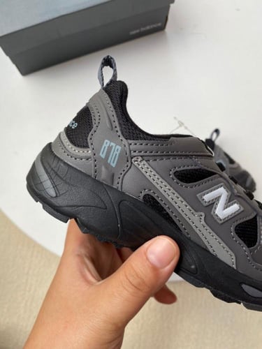 حذاء اطفال ماركة NB