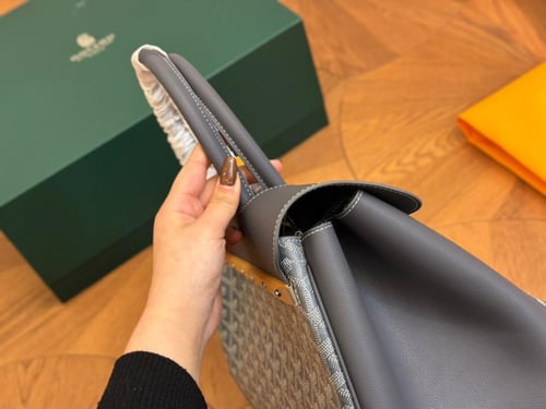 شنطة نسائية ماركة ‏Goyard