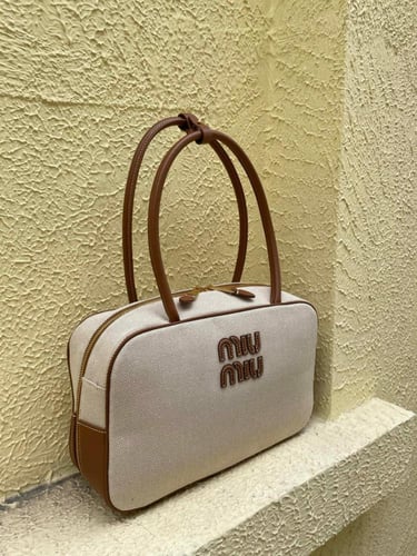 شنطه نسائية ماركة Miumiu