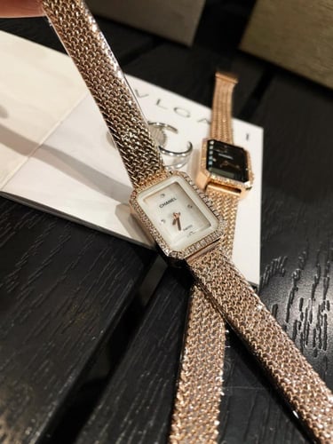 ساعة نسائية ماركة Chanel