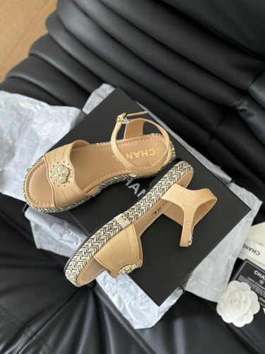 حذاء نسائي ماركة ‏Chanel