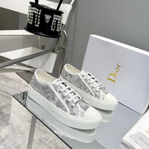 حذاء نسائي ماركة ‏Dior