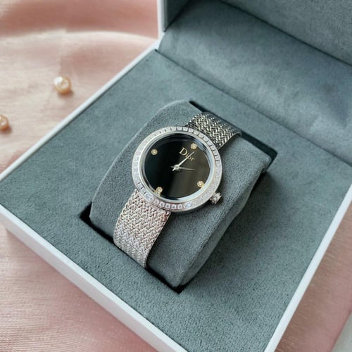 ساعة نسائية ماركة Dior