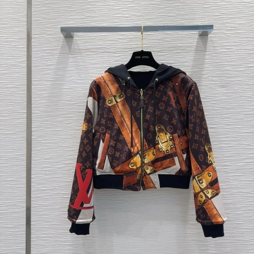 طقم نسائي ماركة LV