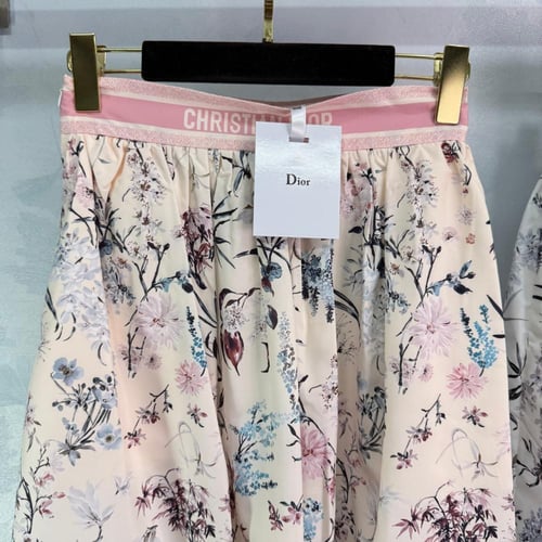 تنوره نسائية ماركة Dior