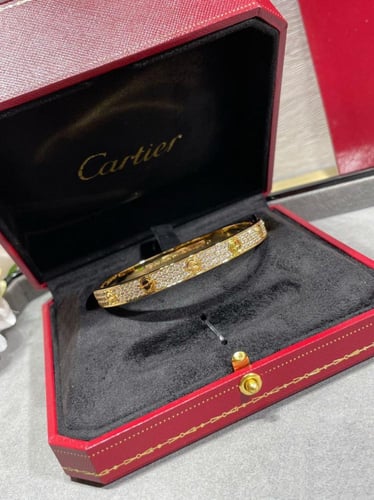 سوار ماركة Cartier