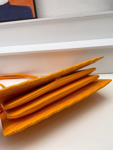 شنطة نسائية ماركة Bottega Veneta