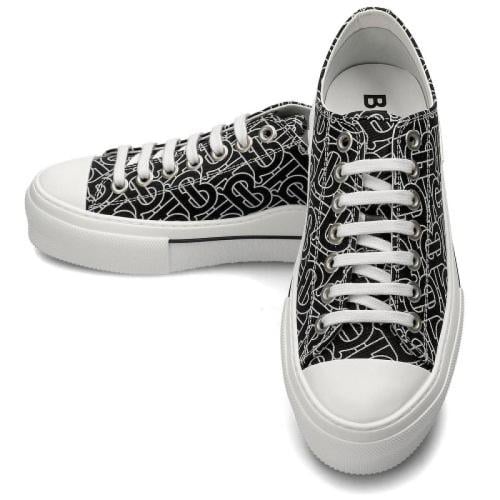 حذاء ماركة Burberry