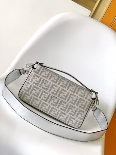 شنطة نسائية ماركة Fendi