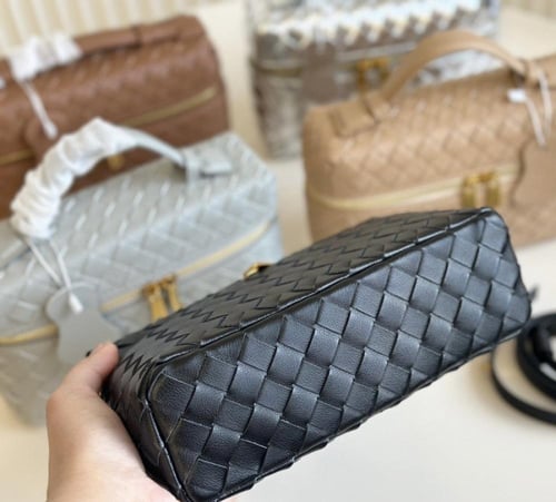 شنطة نسائية ماركة Bottega Veneta