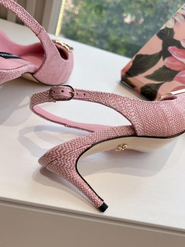 حذاء نسائي ماركة D&G
