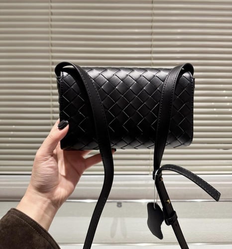 شنطة نسائية ماركة Bottega Veneta