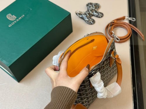 شنطة نسائية ماركة ‏Goyard