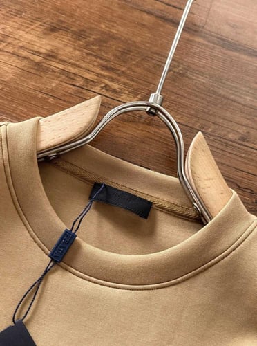 بلوفر ماركة Prada