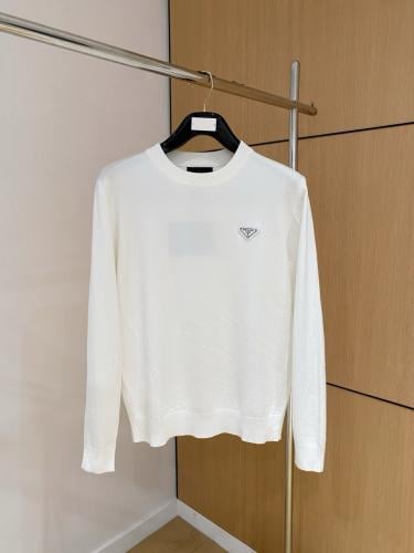 تي شيرت بأكمام طويله ماركة Prada