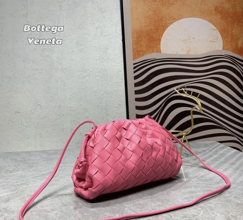 شنطة نسائية ماركة ‏Bottega Veneta