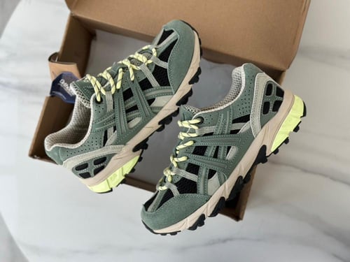 حذاء ماركة Asics