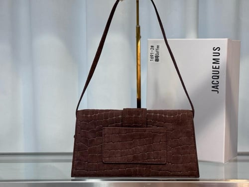 شنطة نسائيه ماركة JACQUEMUS
