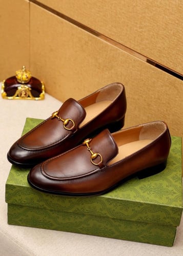 حذاء رجالي ماركة Gucci