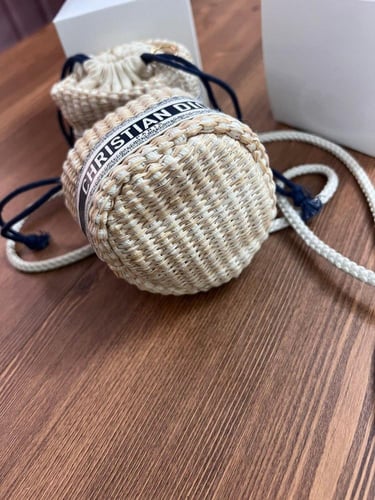 شنطة نسائية ماركة Dior