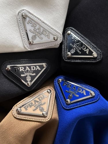 بلوفر ماركة Prada
