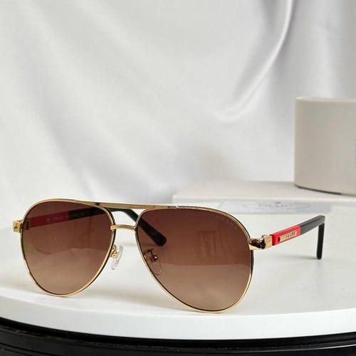 نظاره ماركة ‏Prada