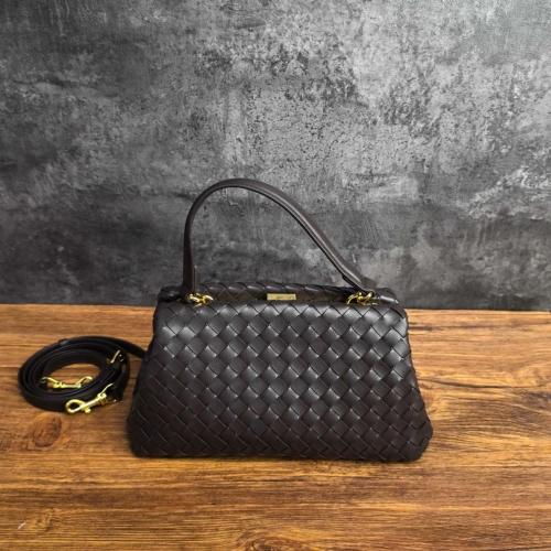 شنطة نسائية ماركة Bottega Veneta
