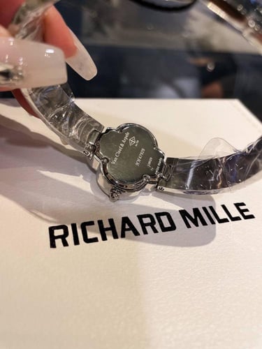 ساعة نسائية ماركة ‏Van Cleef