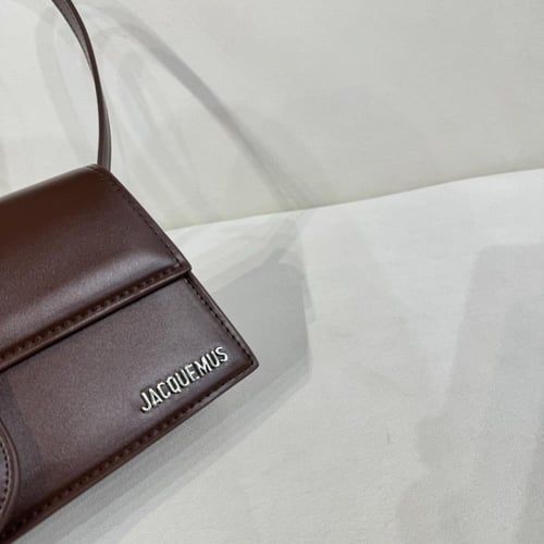 شنطة نسائية ماركة ‏JACQUEMUS