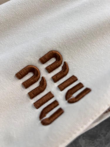 بنطال نسائي ماركة Miumiu