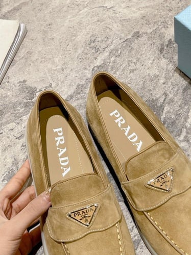 حذاء نسائي ماركة Prada
