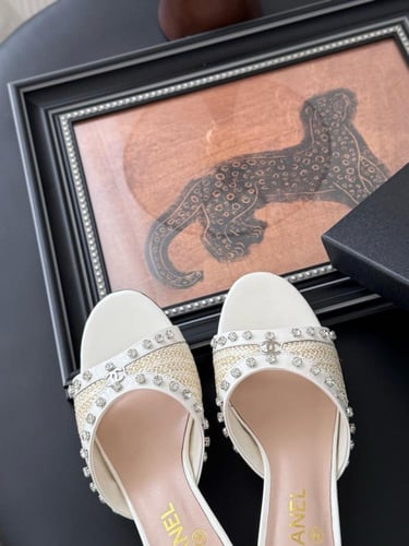 حذاء نسائي ماركة Chanel