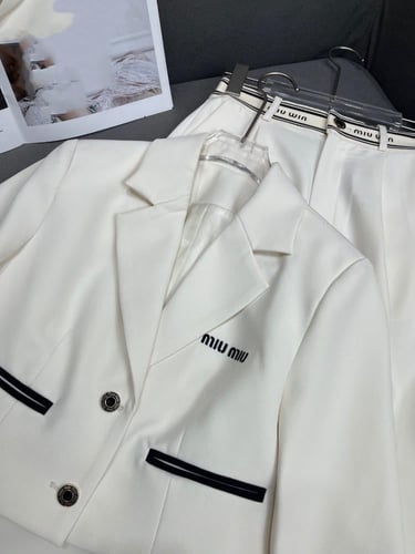 طقم نسائي ماركة Miumiu