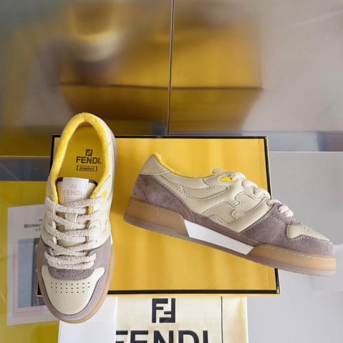 حذاء ماركة Fendi