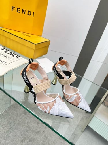حذاء نسائي ماركة Fendi