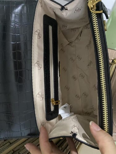 شنطة نسائية ماركة Guess