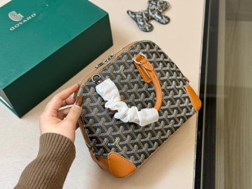 شنطة نسائية ماركة ‏Goyard