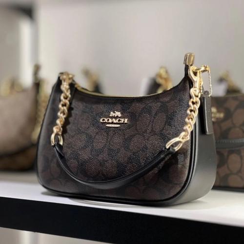 شنطة نسائية ماركة Coach