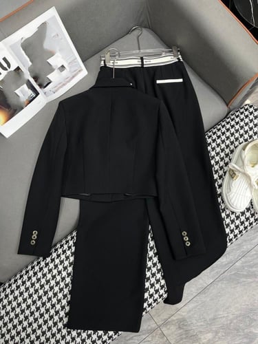 طقم نسائي ماركة Miumiu