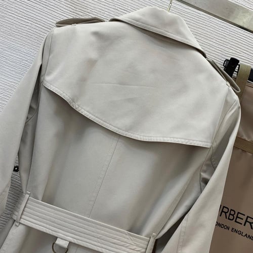 جاكيت نسائي ماركة Burberry
