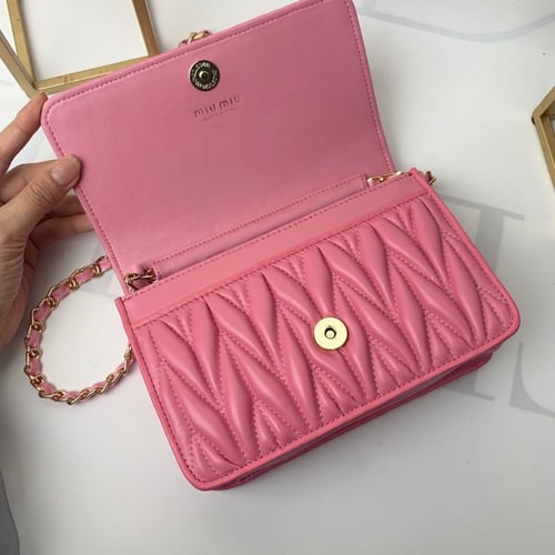 شنطة نسائية ماركة Miumiu