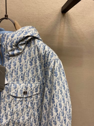 جاكيت ماركة Dior