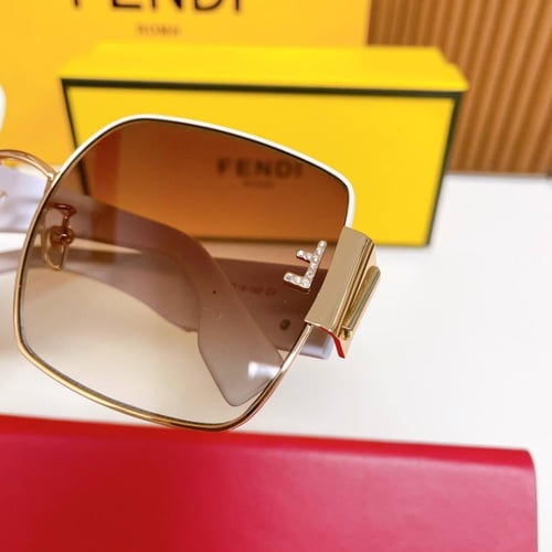 نظاره ماركة Fendi
