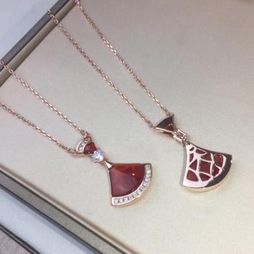 سلسال نسائي ماركة Bvlgari