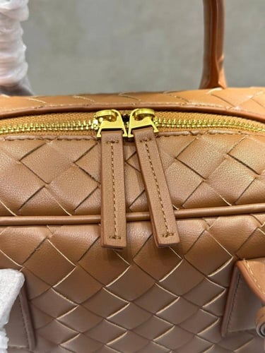شنطه نسائية ماركة Bottega Veneta