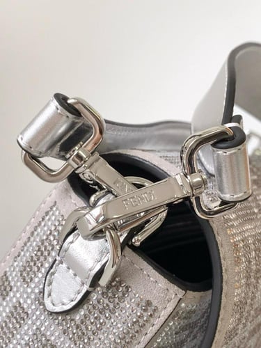 شنطة نسائية ماركة Fendi