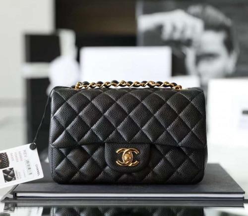 شنطة نسائية ماركة Chanel