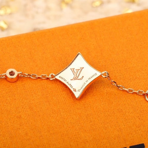 سوار ماركة LV